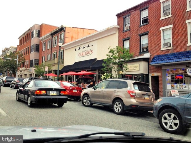 Building Photo - 302 S Darlington St