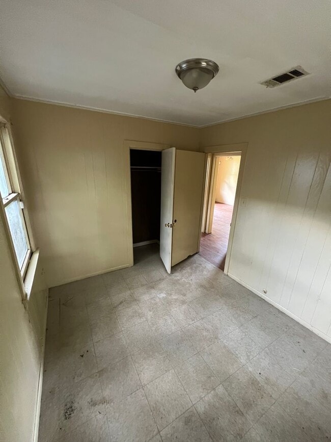 Building Photo - 1830 Lyons St