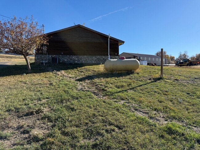 Building Photo - 3 Bed 2 Bath Large Semi-Rural Modern Beautiful Home