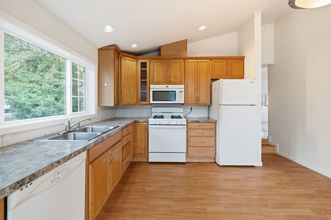 Building Photo - 6830 SE 50th Ave