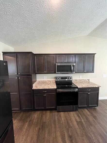 Building Photo - 17200 OH-739