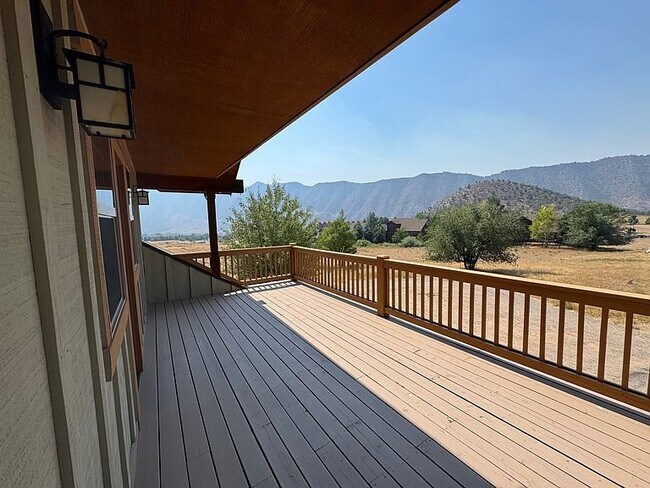 Building Photo - 150 Lakota Dr