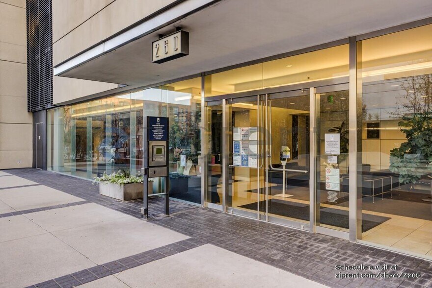 Building Photo - 260 King St