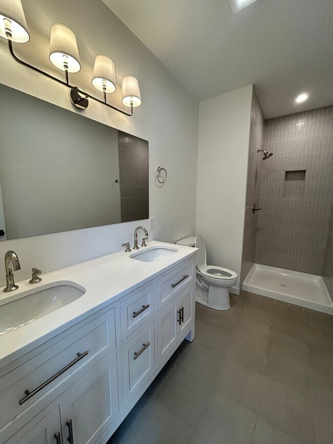 Building Photo - Beautiful New Build 3 Bed, 2.5 Bath, Home in Hixson!