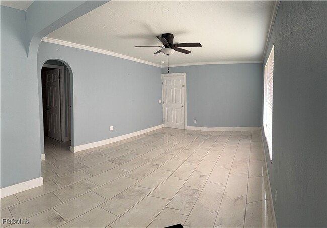 Building Photo - 1171 Laurel Dr