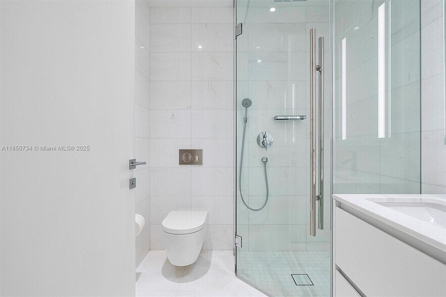 Building Photo - 300 Biscayne Blvd Way