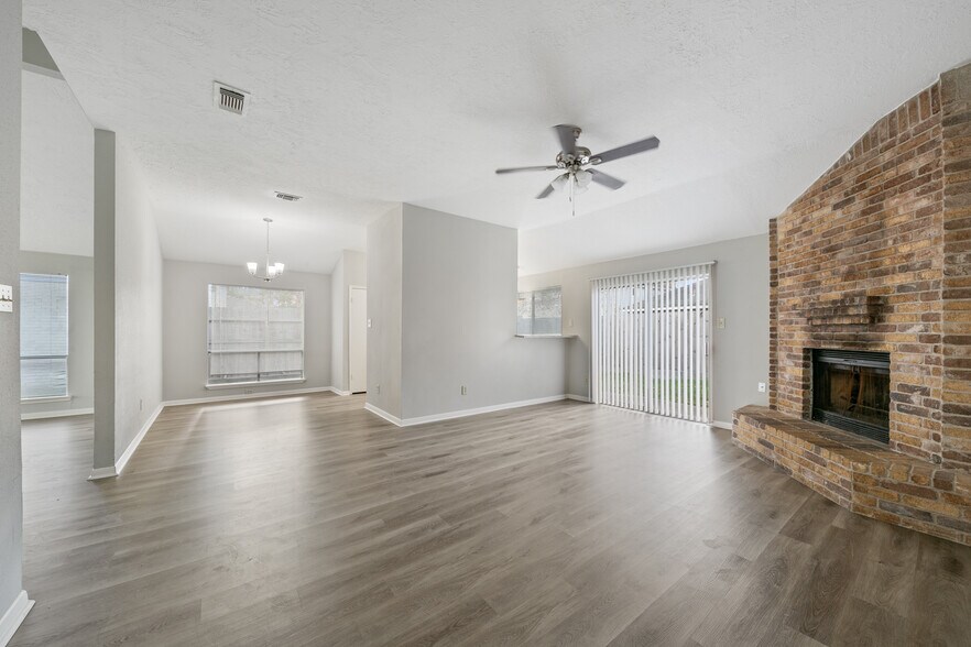 Building Photo - 10530 Rippling Fields Dr