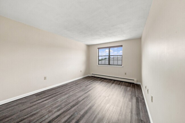 Building Photo - 20 Kenmar Dr