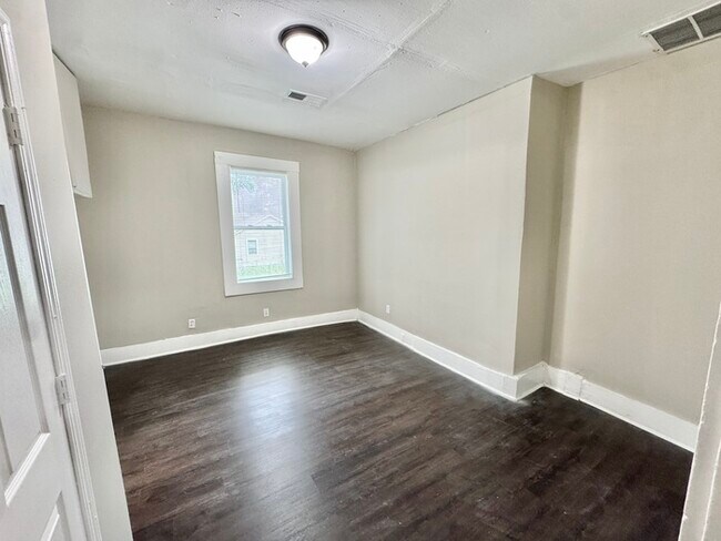 Building Photo - 1584 Rayburn St