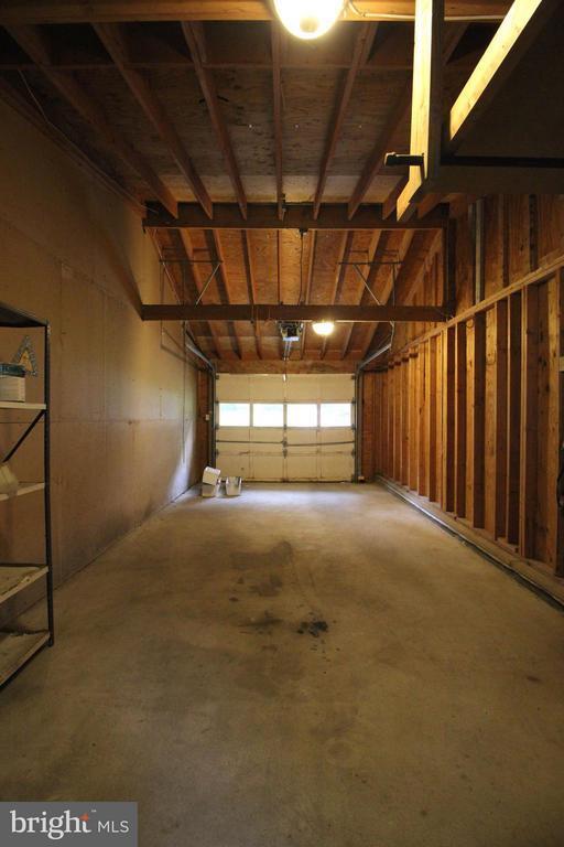 Building Photo - 907 Hillcrest Dr SW