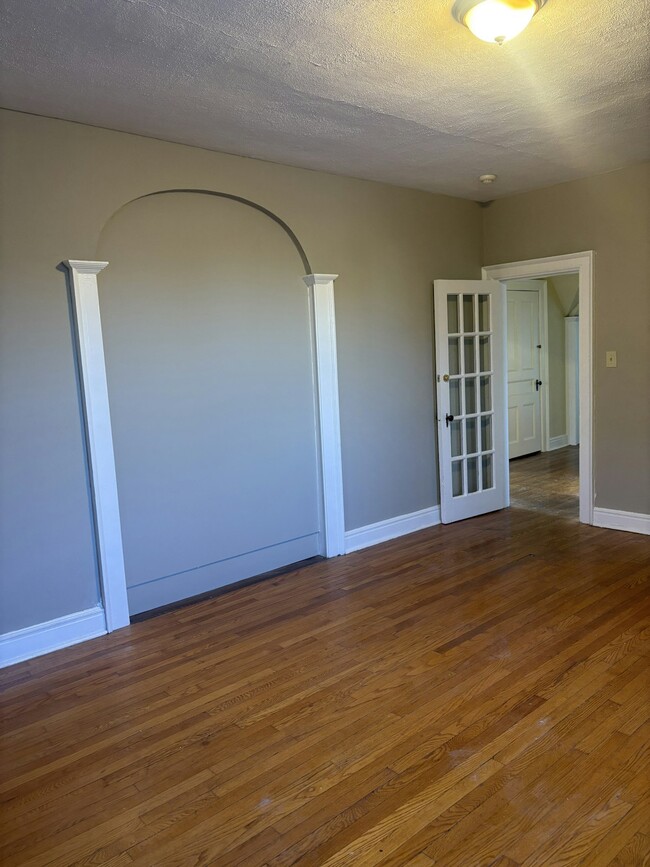 Building Photo - 509 Monroe Ave