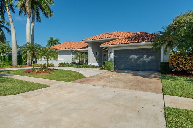 Building Photo - 1907 S Club Dr