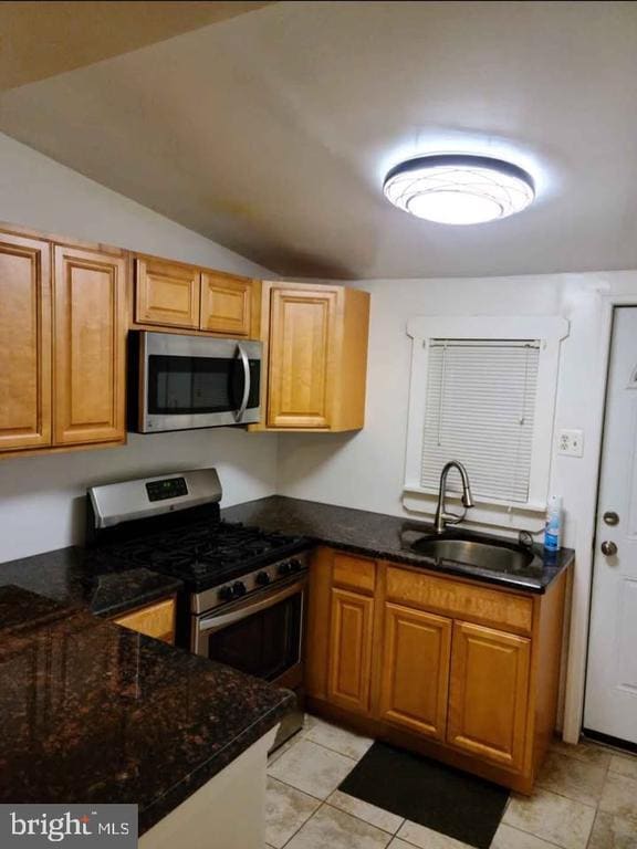 Building Photo - 772 Walnut St