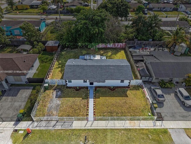 Building Photo - 439 SW 17th Terrace