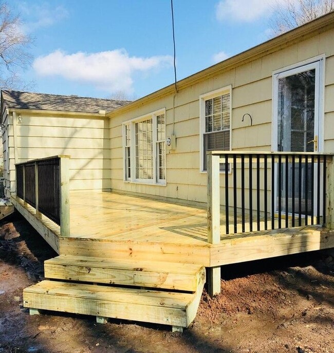 Building Photo - Charming 2 bedrooms and 1 bath home located on Sagamore Rd in Leawood, KS