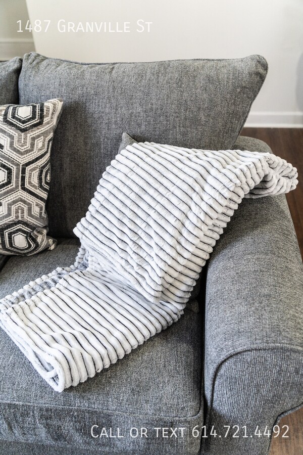 Building Photo - 1487 Granville St