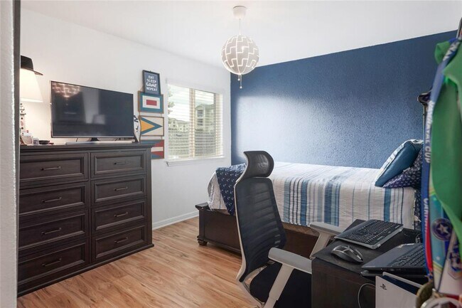Building Photo - 1225 Peregrine Way