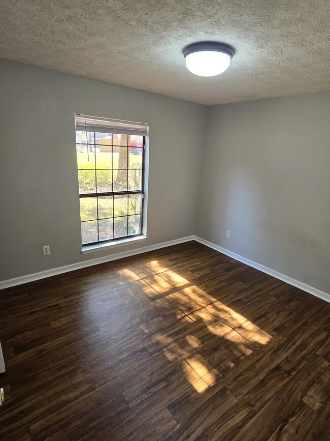 Building Photo - 448 Floyd Cir