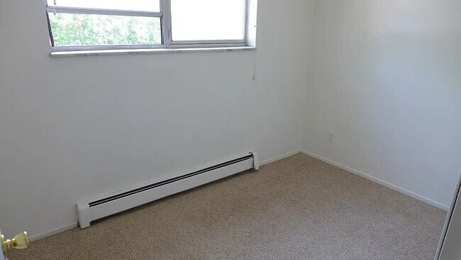 Building Photo - "Charming 2-Bed Condo Oasis in Boulder – Spacious 940 Sq Ft with Modern Comforts!"