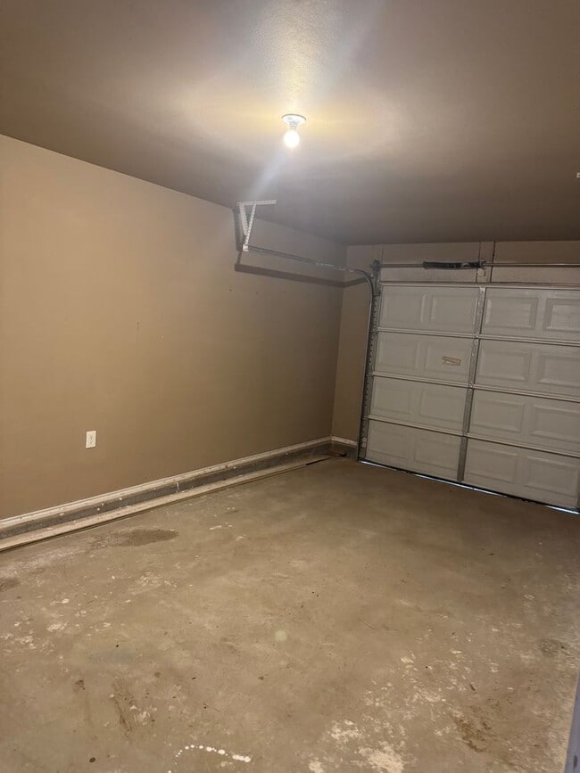 Building Photo - Newer construction Home *Section 8 Approved EXTENDED Driveway parking