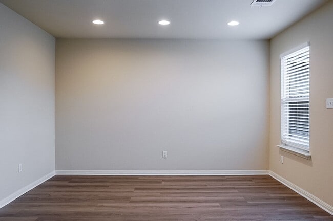 Building Photo - 4616 Inicio Ln