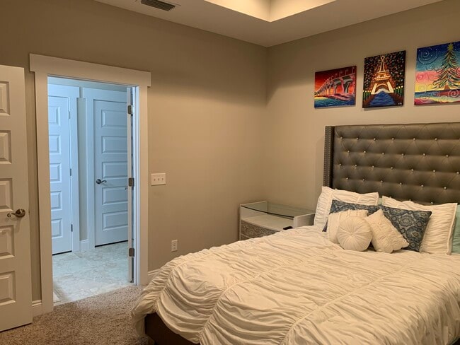 Building Photo - 161 Escanaba Ave