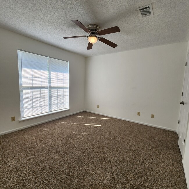 Building Photo - 130 Paloma Dr