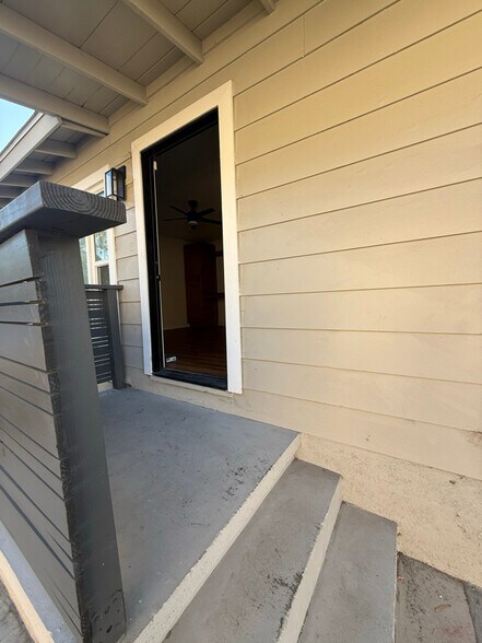 Building Photo - 132 Palm Ave