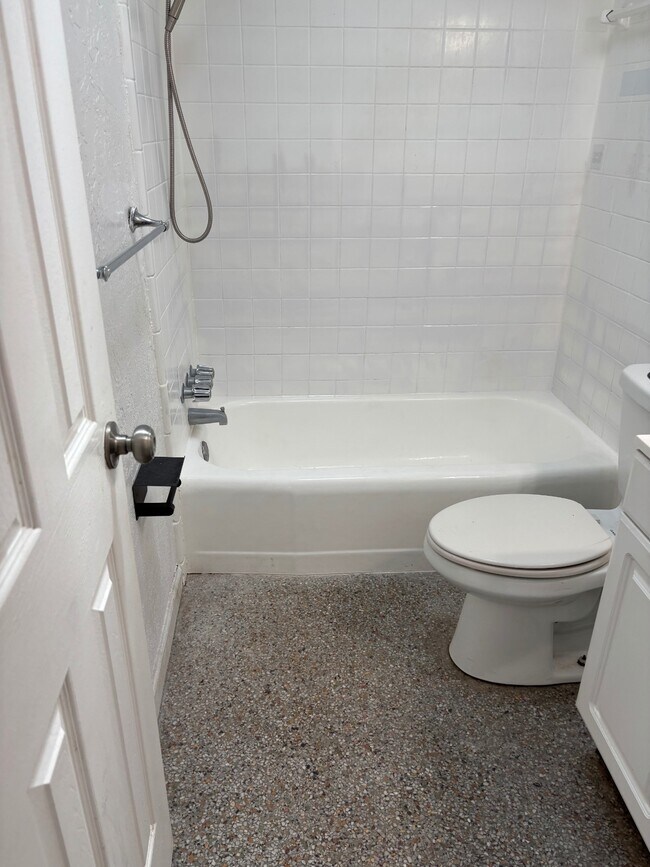 Building Photo - 172 38th Ave SE