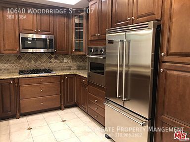 Building Photo - 10640 Woodbridge St
