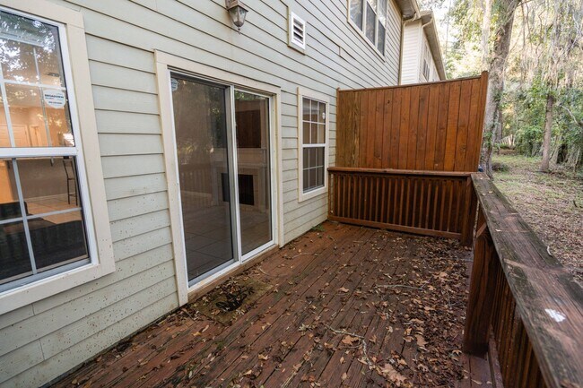 Building Photo - Beautiful 3 Bedroom 2 1/2 Bath Condo