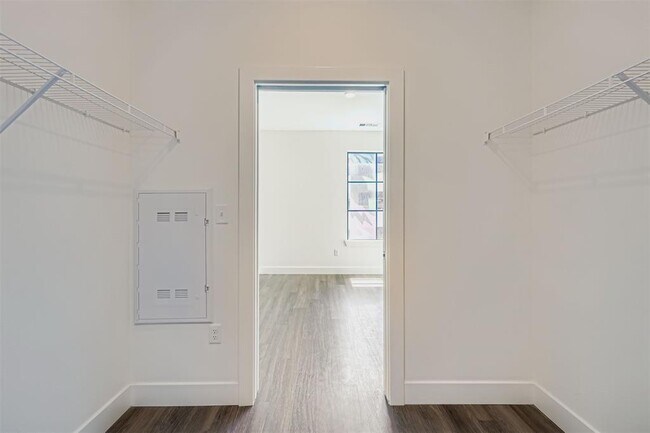 Building Photo - 4315 S Congress Ave