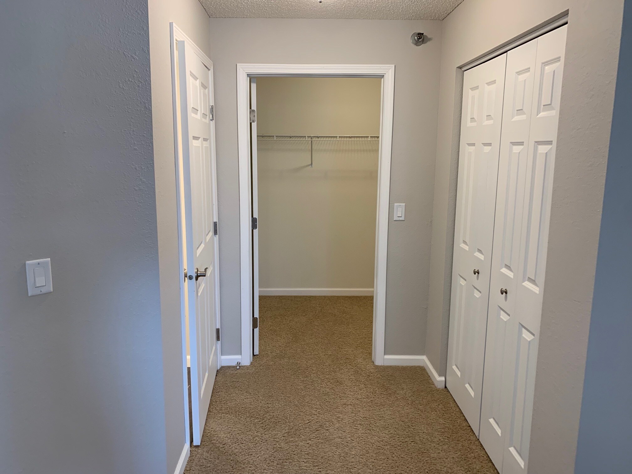 Building Photo - 1321 Lake Dr W