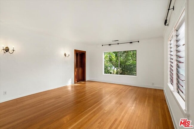 Building Photo - 715 N Harper Ave