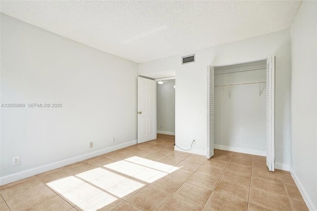 Building Photo - 8798 Holly Ct