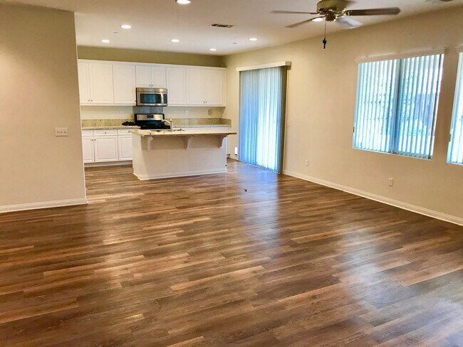 Building Photo - MUST SEE!!! Newer Home 4 bedroom 2 Bath Sp...