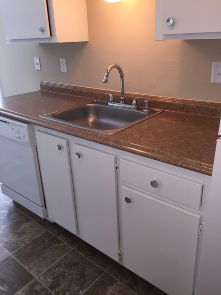 1BR Kitchen - La Vista Apartments