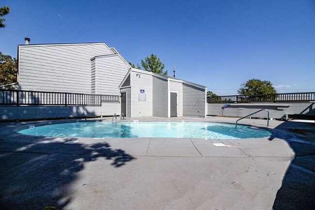 Building Photo - 401 Shadow Oaks Dr