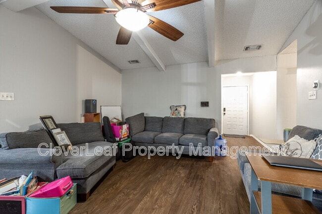 Building Photo - 1242 Hollyhock Ln