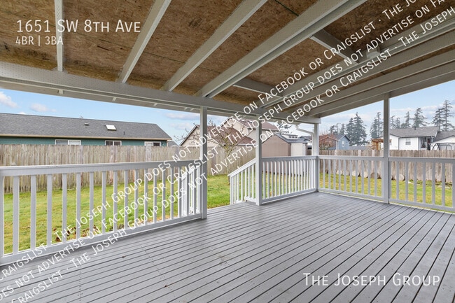 Building Photo - 1651 SW 8th Ave