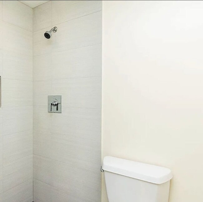 Building Photo - 441 W Blackhawk St