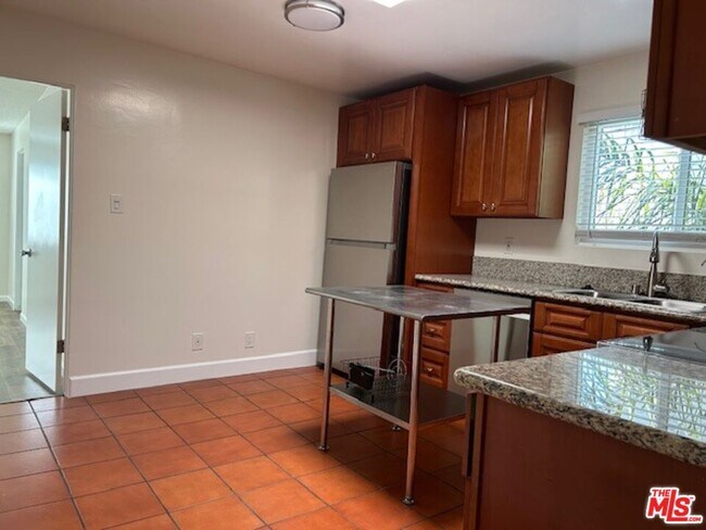 Building Photo - 36 Brooks Ave