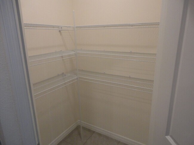 Building Photo - 216 Hickory Crse Trl