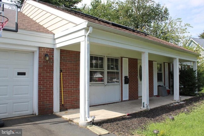 Building Photo - 34 Garrison Cir