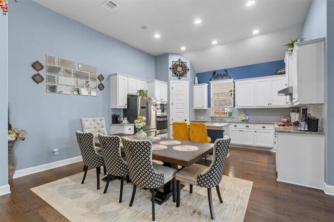 Building Photo - 3367 Vasquez Pl