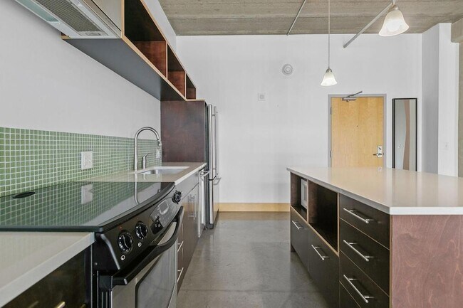 Building Photo - 345 N 6th Ave