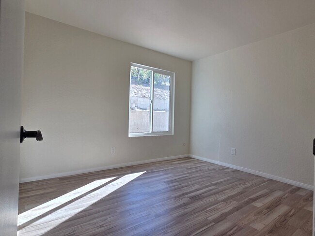 Building Photo - Private But Close to Everything in Oceanside!