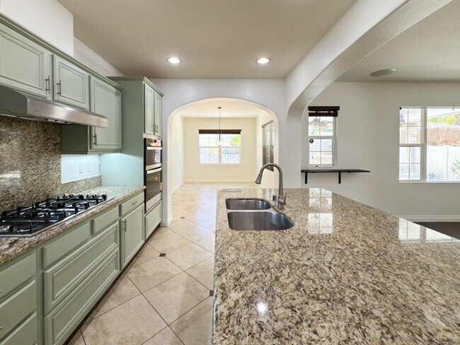 Building Photo - ~Temecula's Wolf Creek Community~ Beautifu...