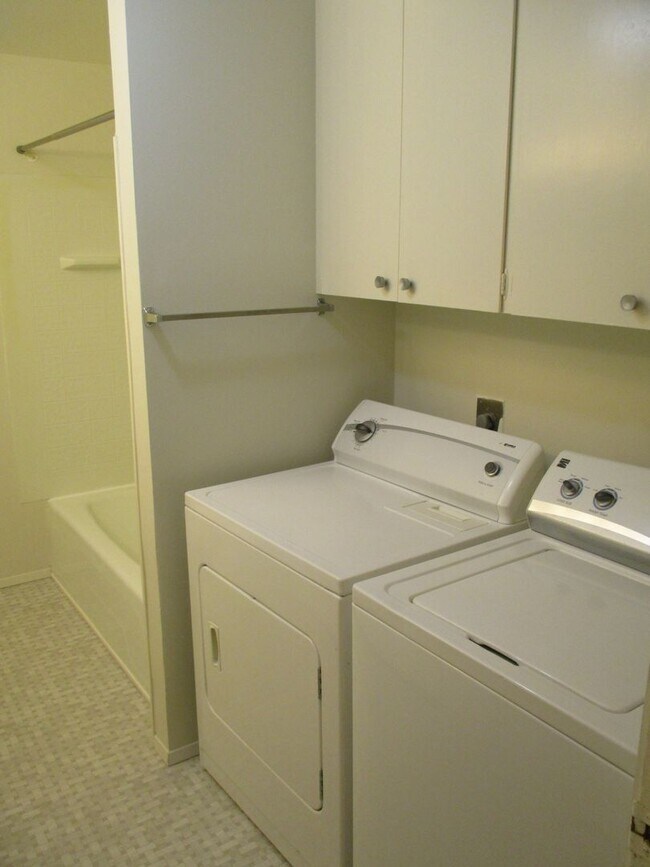 Building Photo - 3 Bedroom Rambler in Downtown Gig Harbor