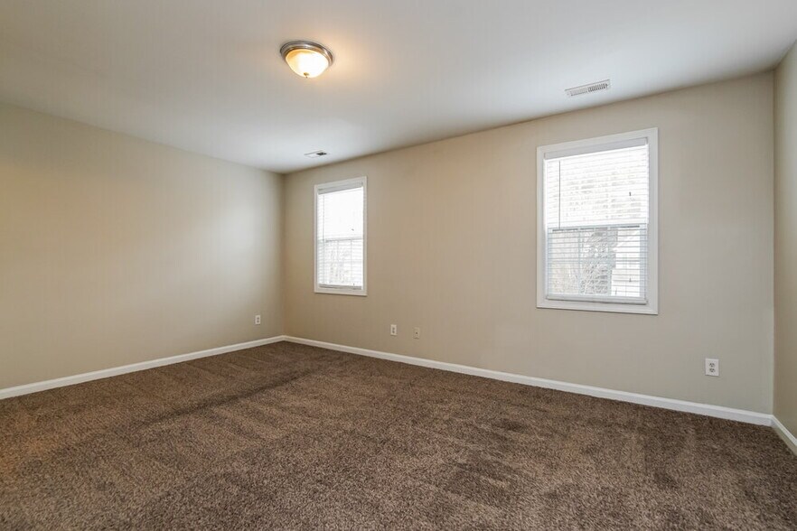 Building Photo - 610 Crosstie St